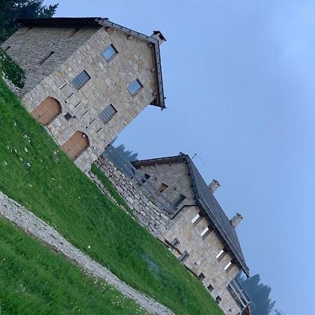 Baiti Par Via Bed and Breakfast Folgaria Esterno foto